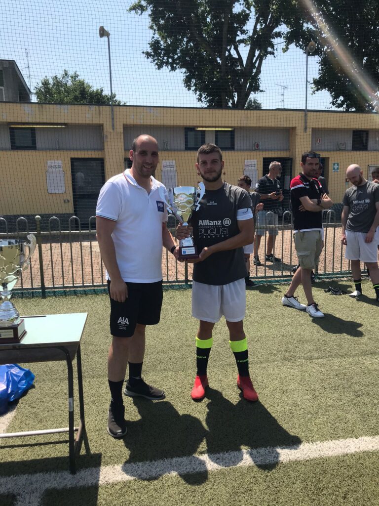 XVII Memorial Sergio Raccichini - Cosimo De Tommaso, Capitano della squadra di AIA Voghera, seconda classificata, premiato dal Presidente Marco Bedin
