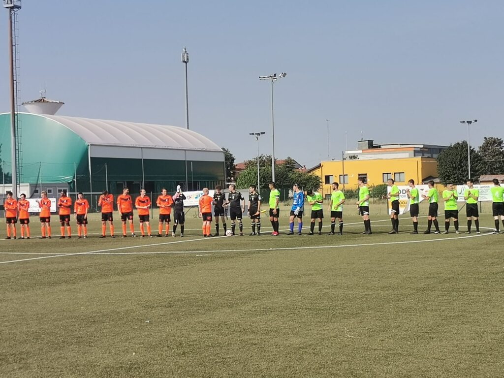XVII Memorial Sergio Raccichini - I saluti prima della prima gara tra AIA Lomellina e AIA Abbiategrasso